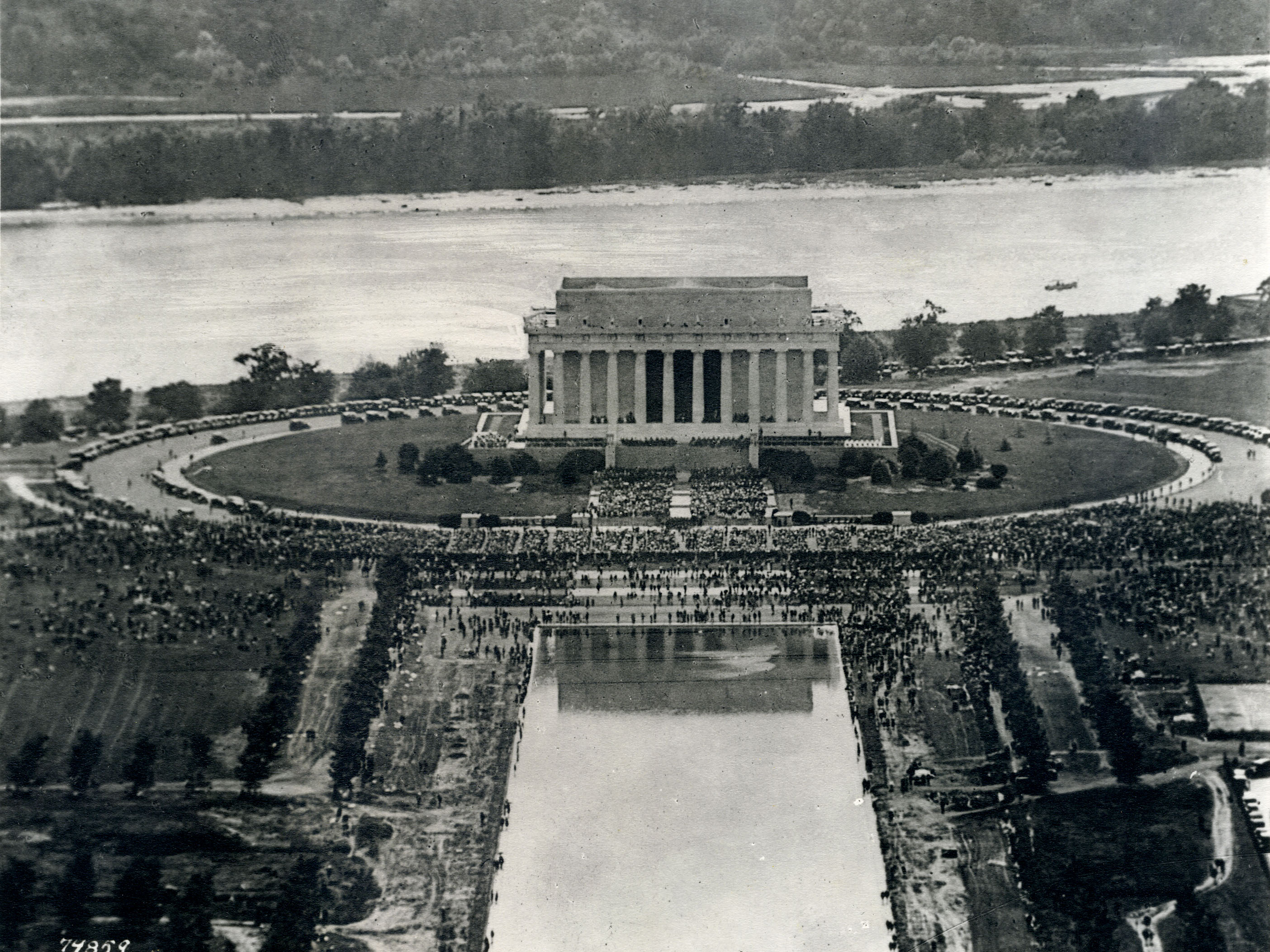Aerial view of crowds near the Lincoln Memorial